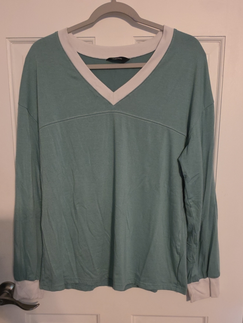 Soft V-Neck Long Sleeve Tee in Mint with White Trim